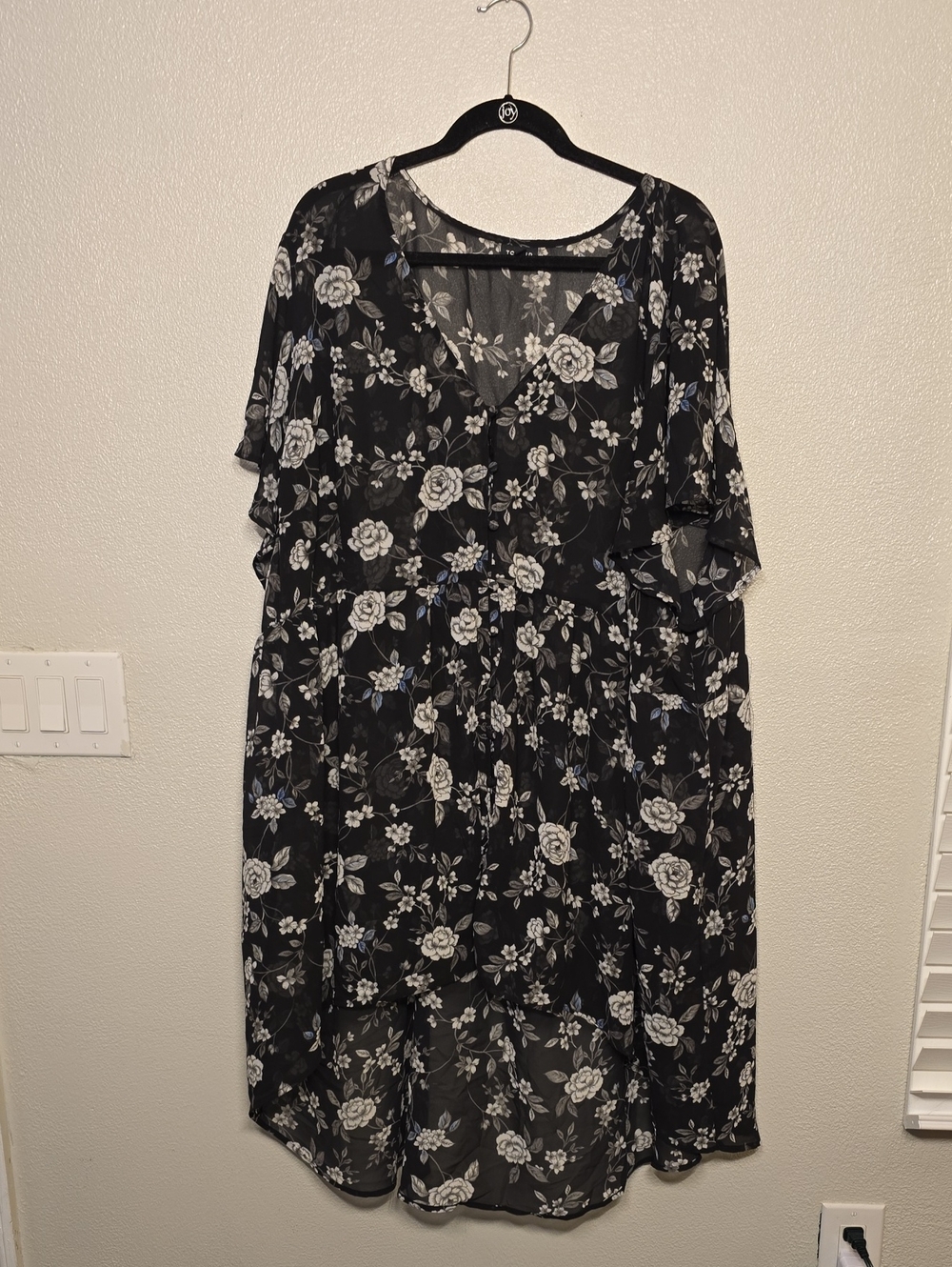 6X Torrid Black Floral Short Sleeve Top